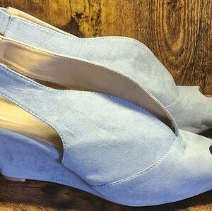 Open toe, blue suede Wedges